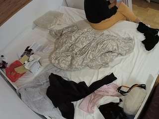 voyeurcam-julmodels-greybed-1 webcam