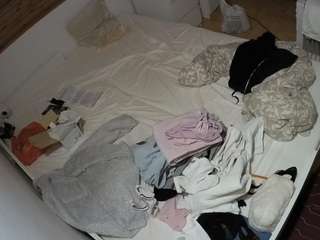 voyeurcam-julmodels-greybed-1 webcam