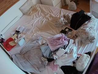 voyeurcam-julmodels-greybed-1's CamSoda show and profile