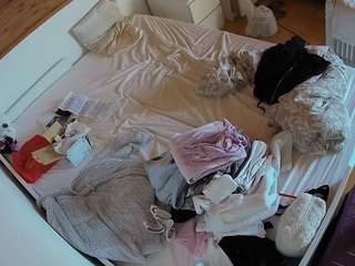 voyeurcam-julmodels-greybed-1
