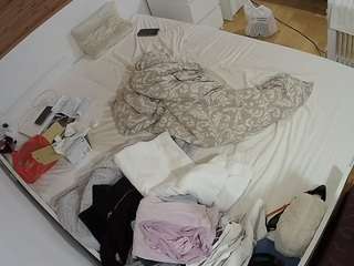 voyeurcam-julmodels-greybed-1 webcam