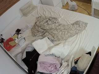 voyeurcam-julmodels-greybed-1 webcam