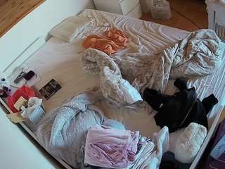voyeurcam-julmodels-greybed-1 webcam