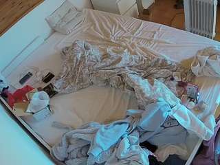 voyeurcam-julmodels-greybed-1 webcam