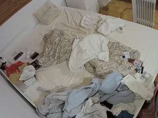 voyeurcam-julmodels-greybed-1 webcam