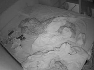 voyeurcam-julmodels-greybed-1 webcam