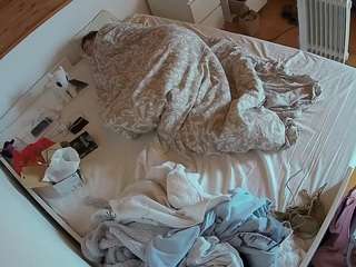 voyeurcam-julmodels-greybed-1