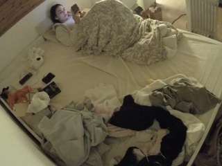 voyeurcam-julmodels-greybed-1 webcam