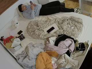 voyeurcam-julmodels-greybed-1 webcam