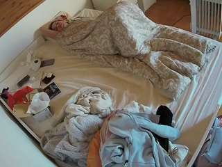 voyeurcam-julmodels-greybed-1's CamSoda show and profile