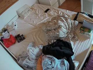 voyeurcam-julmodels-greybed-1's CamSoda show and profile