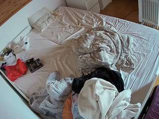 voyeurcam-julmodels-greybed-1 webcam