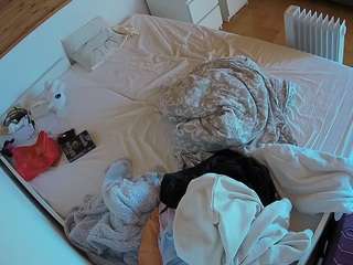 voyeurcam-julmodels-greybed-1 webcam