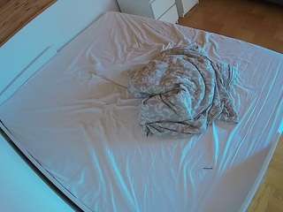 voyeurcam-julmodels-greybed-1's CamSoda show and profile