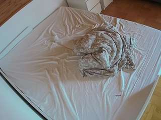 voyeurcam-julmodels-greybed-1's CamSoda show and profile