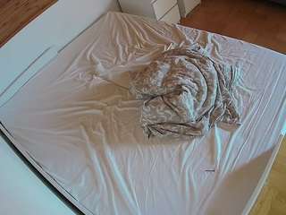 voyeurcam-julmodels-greybed-1 webcam