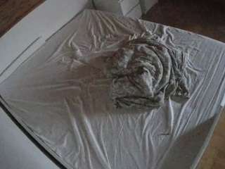 voyeurcam-julmodels-greybed-1