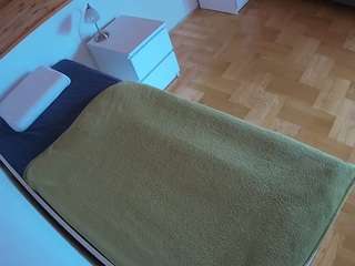 voyeurcam-julmodels-greybed-1