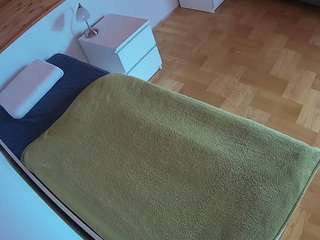 voyeurcam-julmodels-greybed-1