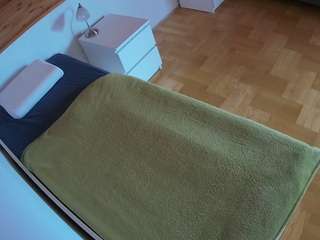 voyeurcam-julmodels-greybed-1