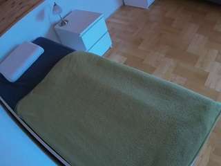 voyeurcam-julmodels-greybed-1