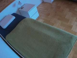 voyeurcam-julmodels-greybed-1