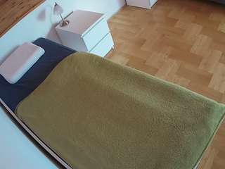voyeurcam-julmodels-greybed-1