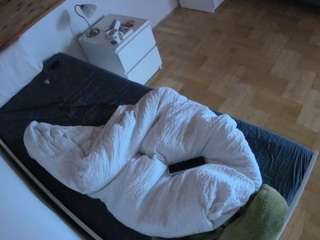 voyeurcam-julmodels-greybed-1's CamSoda show and profile