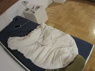 voyeurcam-julmodels-greybed-1