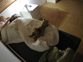 voyeurcam-julmodels-greybed-1 webcam