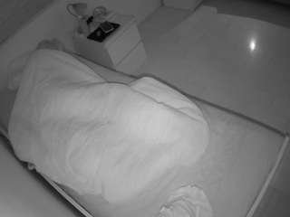 voyeurcam-julmodels-greybed-1 webcam