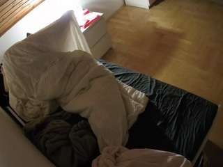 voyeurcam-julmodels-greybed-1 camsoda