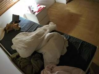 voyeurcam-julmodels-greybed-1 webcam