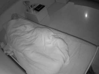 voyeurcam-julmodels-greybed-1