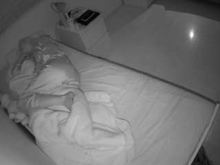 voyeurcam-julmodels-greybed-1