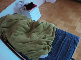 voyeurcam-julmodels-greybed-1