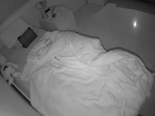 voyeurcam-julmodels-greybed-1 webcam