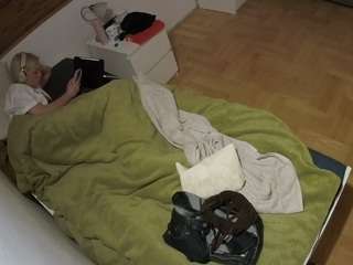 voyeurcam-julmodels-greybed-1 webcam