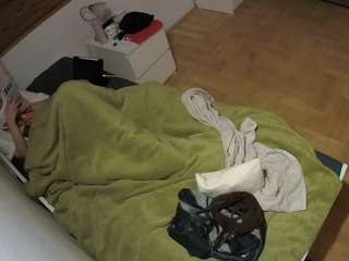 voyeurcam-julmodels-greybed-1 webcam