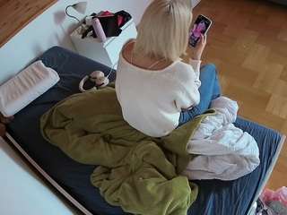 voyeurcam-julmodels-greybed-1