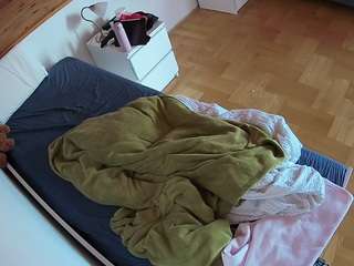 voyeurcam-julmodels-greybed-1 webcam