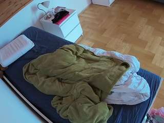 voyeurcam-julmodels-greybed-1 webcam