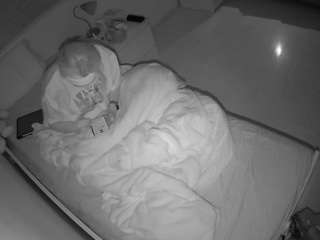 voyeurcam-julmodels-greybed-1 webcam