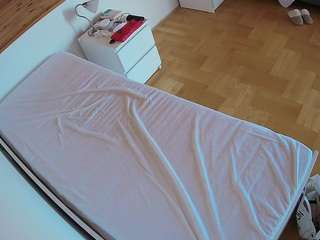 voyeurcam-julmodels-greybed-1 webcam