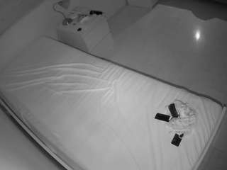 voyeurcam-julmodels-greybed-1 webcam
