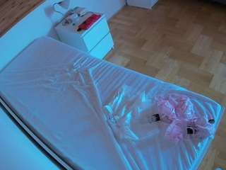 voyeurcam-julmodels-greybed-1 webcam