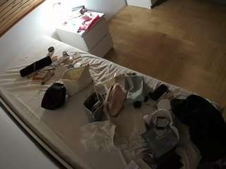 voyeurcam-julmodels-greybed-1 webcam
