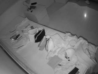 voyeurcam-julmodels-greybed-1 webcam