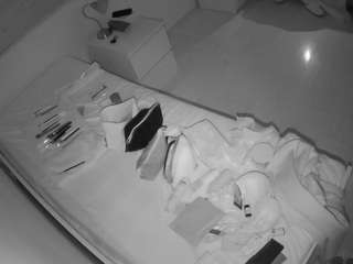 voyeurcam-julmodels-greybed-1