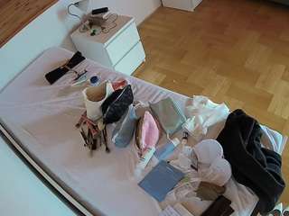 voyeurcam-julmodels-greybed-1 webcam